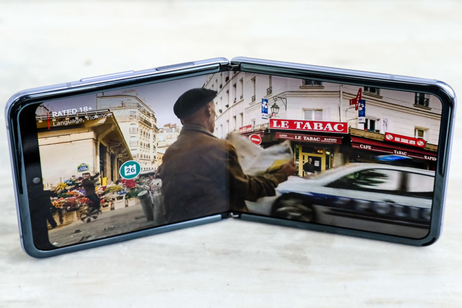 Samsung Galaxy Z Flip. Ảnh: Tuấn Anh.