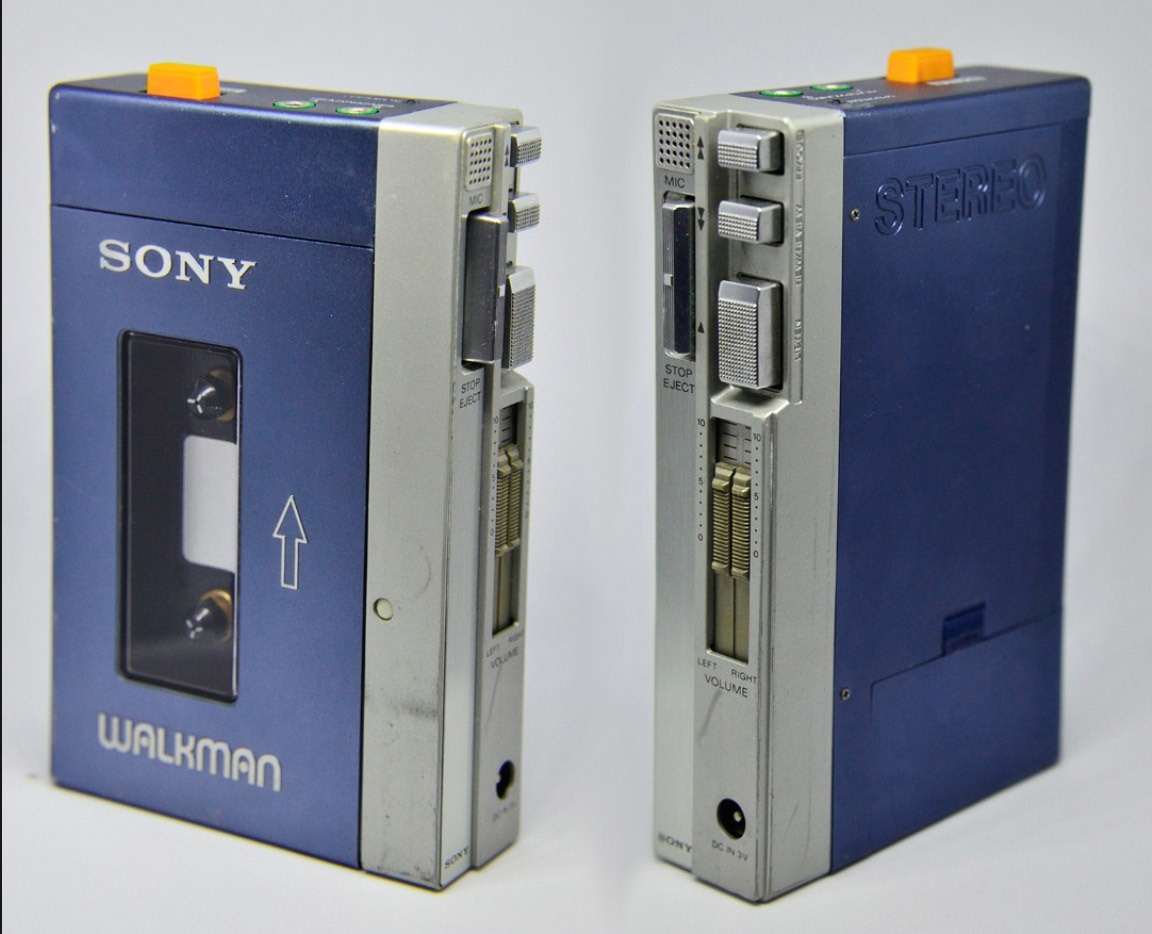 Sony Walkman TPS-L2 ra mắt năm 1979. Với thiết kế nhỏ gọn cùng nhiều tính năng, máy được xem là thiết bị thay đổi khái niệm nghe nhạc di động thời bấy giờ. Ảnh: Techeblog.