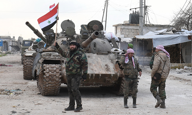 Đoàn xe quân sự của Syria dừng gần cao tốc Damascus-Aleppo tại tỉnh Aleppo ngày 10/2. Ảnh: AFP.