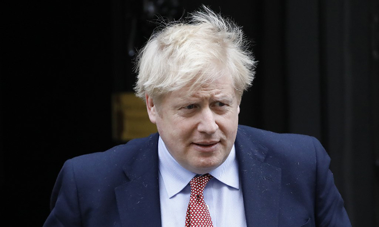Thủ tướng Anh Boris Johnson rời văn phòng làm việc tại số 10 Downing Street, London ngày 18/3. Ảnh: AFP
