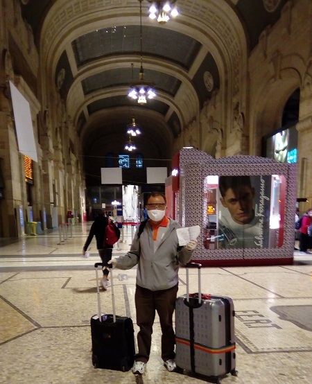 Ông Dân dừng chân ở nhà ga Milan, kết thúc hành trình 33 giờ từ Việt Nam sang Italy. Ảnh: Nhân vật cung cấp.