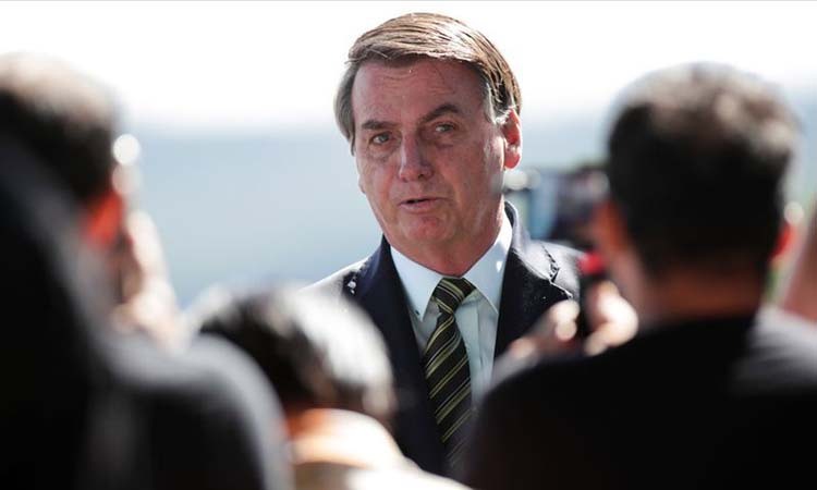 Tổng thống Bolsonaro gặp gỡ những người ủng hộ ở Brasilia, Brazil ngày 30/3. Ảnh: Reuters.