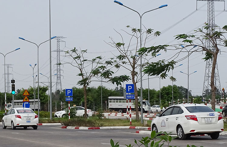 Khu vực thực hành tại Trung tâm dạy nghề lái xe Hiệp Phát. Ảnh: Hà An