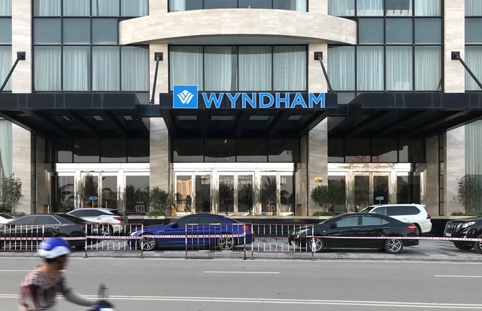 Khách sạn Wyndham  bị phong tỏa. Ảnh: Minh Cương