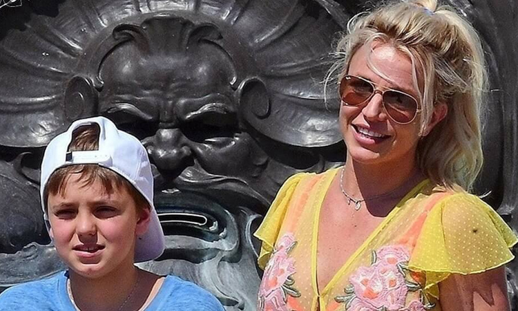 Jayden Federline (trái) và mẹ Britney Spears. Ảnh: Instagram.