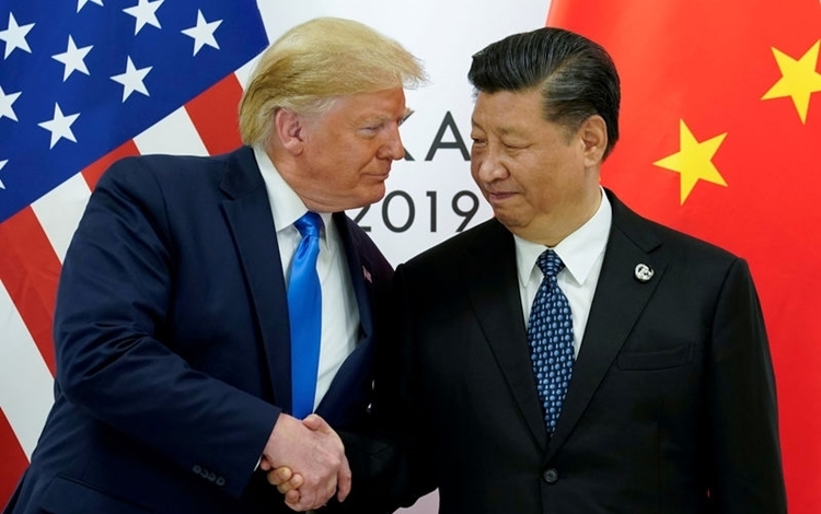 Tổng thống Mỹ Donald Trump (trái) và Chủ tịch Trung Quốc Tập Cận Bình tại hội nghị thượng đỉnh G20 ở Osaka, Nhật Bản ngày 29/6. Ảnh: Reuters.