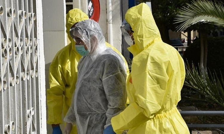 Nhân viên y tế Algeria tại đơn vị đặc biệt điều trị các ca nhiễm nCoV thuộc bệnh viện El-Kettar ở thủ đô Algiers hôm 26/2. Ảnh: AFP.