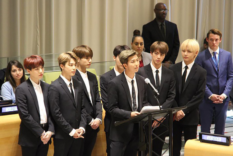 BTS truyền tải thông điệp trong tác phẩm của mình khi phát biểu tại Liên hợp quốc. Ảnh: Naver.