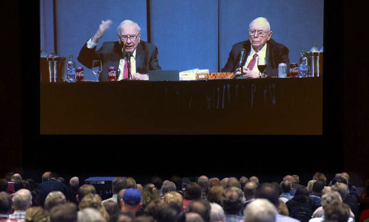 Buffett và Charlie chủ trì cuộc họp thường niên năm 2019. Ảnh: AP