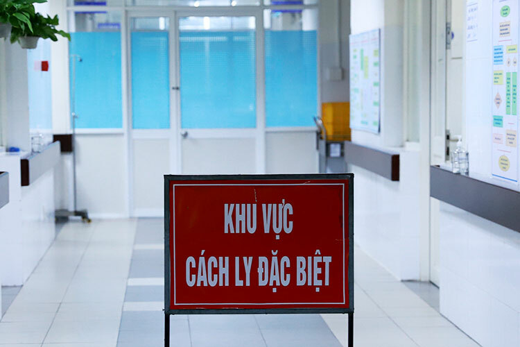 Ba bệnh nhân dương tính ở Đà Nẵng đang được điều trị tại Khoa Y học nhiệt đới (Bệnh viện Đà Nẵng). Ảnh: Nguyễn Đông.