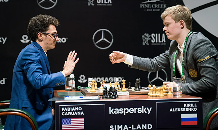 Caruana (trái) thắng Alekseenko. Ảnh: Lennart Ootes.
