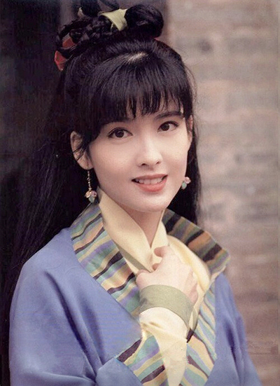 Năm 1991, Châu Huệ Mẫn nghỉ việc dẫn chương trình ở đài phát thanh, phát triển sự nghiệp ở hai lĩnh vực ca hát, đóng phim.