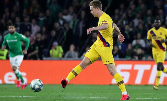 De Jong không có vai trò thủ lĩnh tại Barca. Ảnh: Reuters.