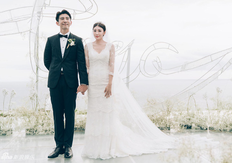 Vợ chồng Giả Tịnh Văn ngày cưới. Ảnh: Sina.