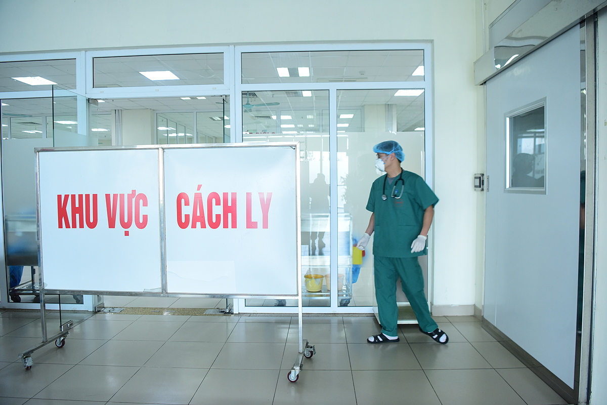 Khu vực cách ly tại Bệnh viện Bệnh nhiệt đới Trung ương. Ảnh: Giang Huy.