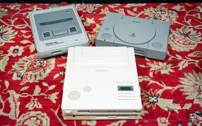 Máy chơi game con lai của Sony và Nintendo vừa được bán với giá 8,3 tỷ đồng - Ảnh 1.