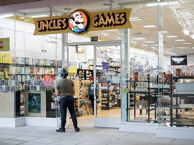 Uncle’s Games, một đơn vị kinh doanh với biên lợi nhuận mỏng, vắng khách những ngày qua. Ảnh: NYT