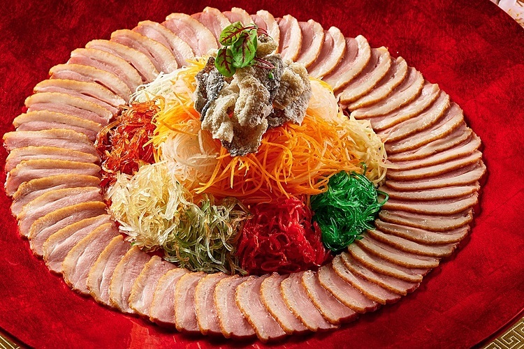 Món ăn có nhiều nguyên liệu màu sắc. Ảnh: Daniel.