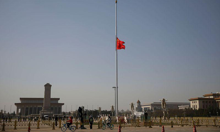 Cờ rủ trên quảng trường Thiên An Môn ở Bắc Kinh, Trung Quốc ngày 4/4. Ảnh: Reuters.