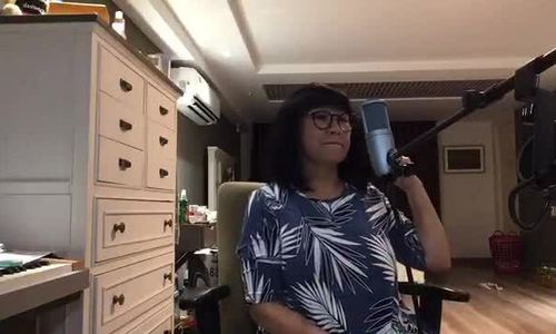 Cẩm Vân hát