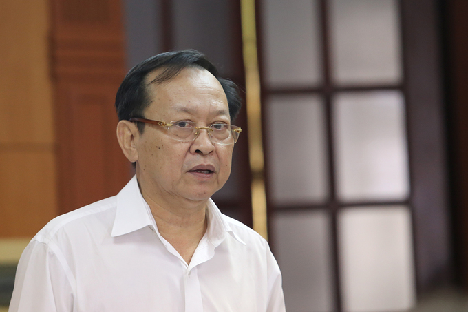 Ông Nguyễn Văn Hai, Giám đốc Sở y tế giải trình tại cuộc họp chiều 29/4. Ảnh: Đắc Thành.