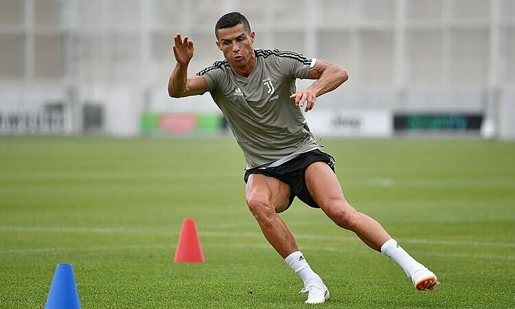 Tốc độ là điểm mạnh của Ronaldo. Ảnh: AFP.