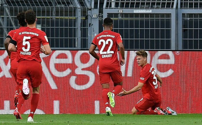 Kimmich mừng siêu phẩm vào lưới Dortmund. Ảnh: Bayern Munich.