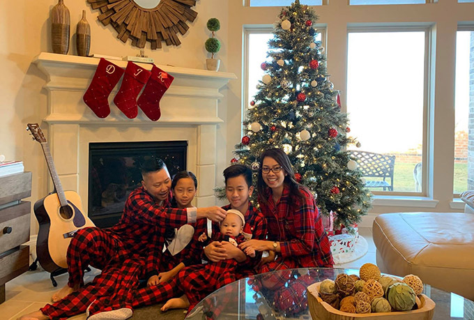 Gia đình Mai Hồng Nhung cùng nhau đón Giáng sinh 2019 tại nhà riêng ở bang Texas. 