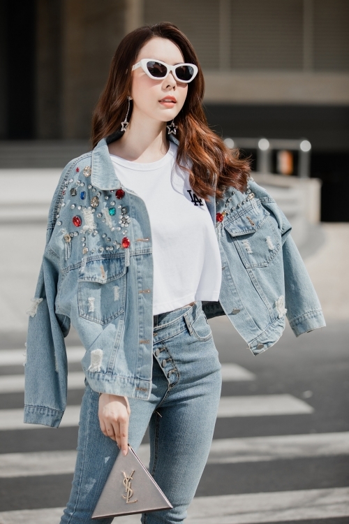 Huỳnh Vy từng đoạt giải Á khôi 1 tại cuộc thi Hoa khôi Người đẹp tỏa sáng 2016. Năm 2018, cô giành vương miện Hoa hậu Du lịch thế giới. Hiện người đẹp ấp ủ nhiều dự án trong lĩnh vực thời trang và điện ảnh