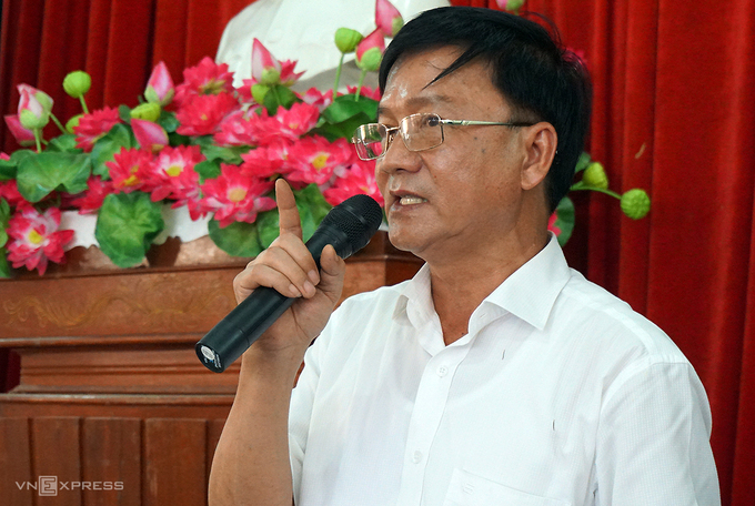 Chủ tịch tỉnh Quảng Ngãi Trần Ngọc Căng tại buổi đối thoại với người dân huyện Đức Phổ về vấn đề nhà máy xử lý rác vào tháng 8/2018. Ảnh: Trà Giang.