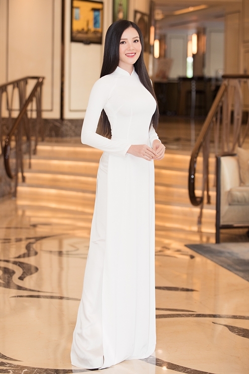 Hoa khôi Huỳnh Thúy Vi.