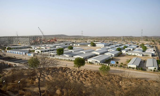 Một nhà máy năng lượng do Trung Quốc tài trợ được xây dựng ở Islamkot, tỉnh Sindh, Pakistan, hồi năm 2018. Ảnh:AFP.