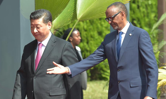 Chủ tịch Tập Cận Bình (trái) và Tổng thống Rwanda Paul Kagame tại Rwanda, hồi tháng 7/2018. Ảnh: