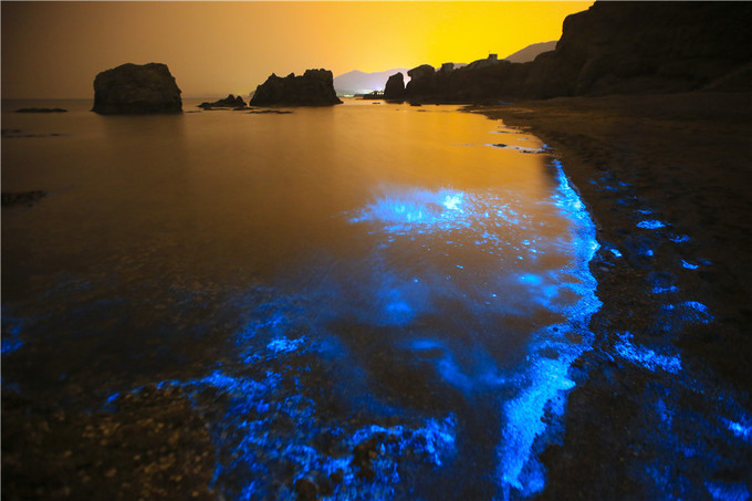 Bãi biển phát sáng ở Trung Quốc
