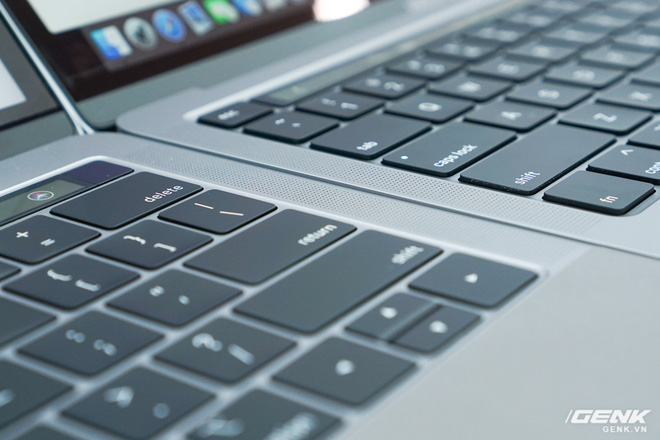 Cận cảnh MacBook Pro 13 2020 tại Việt Nam: Bàn phím Magic Keyboard mới, chưa có Intel Core i thế hệ 10, kích thước tương đương bản 2019, giá còn khá cao - Ảnh 4.