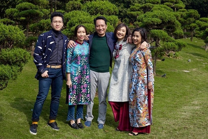 Mỹ Anh (thứ hai từ trái sang) sinh năm 2002 bên bố mẹ, anh trai Anh Duy (trái) và chị gái Anna Trương.