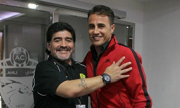 Maradona (trái) là thần tượng của Cannavaro. Ảnh: AlAhly.