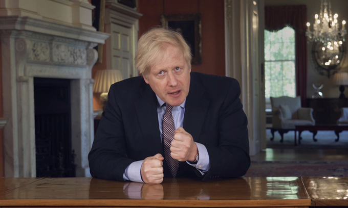 Thủ tướng Anh Boris Johnson tại số 10 phố Downing, hôm 10/5. Ảnh: AP.