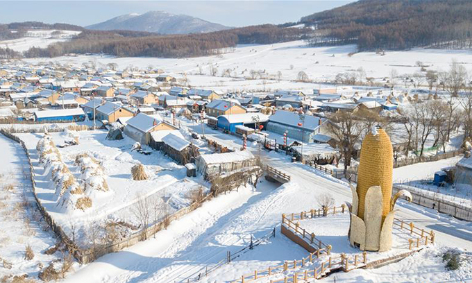 Tuyết rơi tại làng Maanling, thành phố Thư Lan, tỉnh Cát Lâm, Trung Quốc, ngày 21/1. Ảnh: Xinhua.