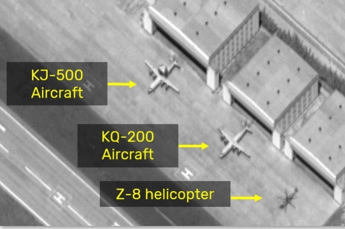Hình ảnh vệ tinh về các máy bay của Trung Quốc ở đá Chữ Thập. Ảnh: ISI.