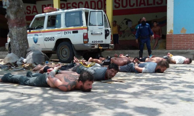 Nhóm lính đánh thuê bị Venezuela bắt hôm 4/5. Ảnh: Guardian.
