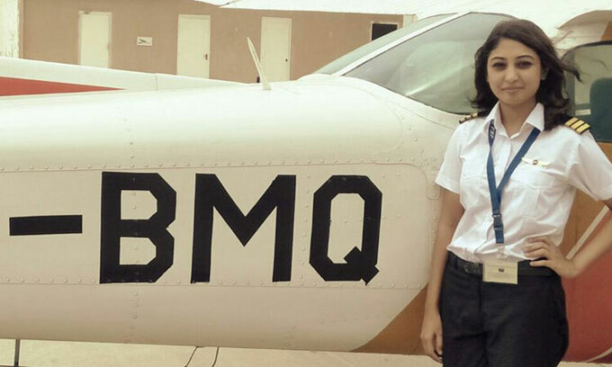 Một nữ học viên phi công tại câu lạc bộ hàng không Karachi, Pakistan. Ảnh: Twitter/Karachi Aero Club.