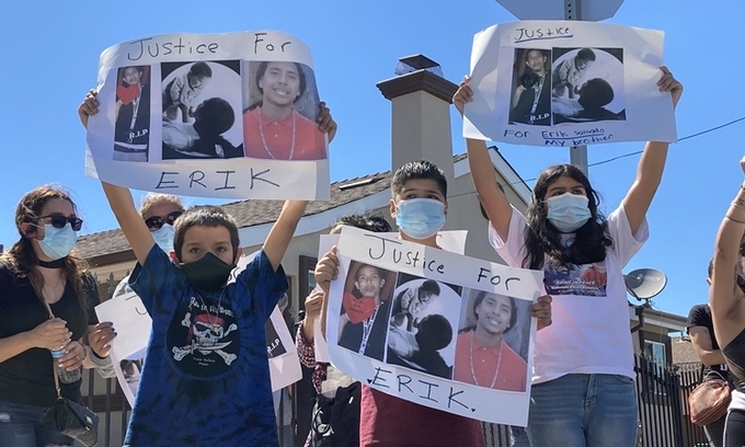 Người biểu tình đòi công lý cho Erik Salgado ở Oakland ngày 8/6. Ảnh: Berkeleyside