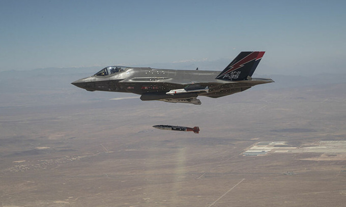 Chiếc F-35A thả mô hình bom B61-12 hôm 27/6/2019. Ảnh: JPO.