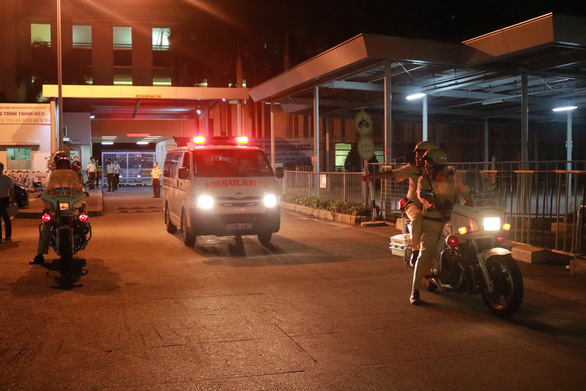 Bệnh viện cảm ơn CSGT hộ tống lá gan từ sân bay kịp ghép cho bệnh nhân - Ảnh 2.