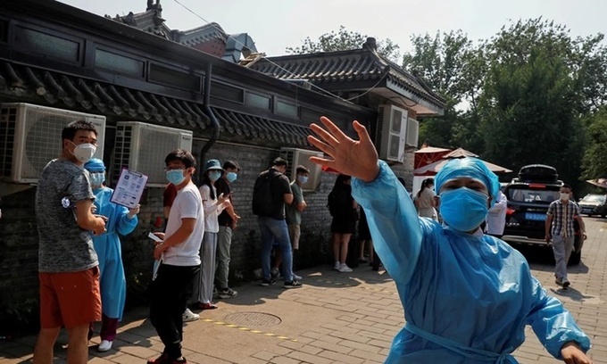 Một địa điểm xét nghiệm nCoV dã chiến ở Bắc Kinh ngày 19/6. Ảnh: Reuters.