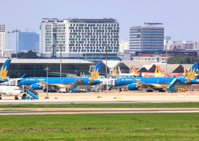 Máy bay đỗ tại sân bay Tân Sơn Nhất. Ảnh: Quỳnh Trần.