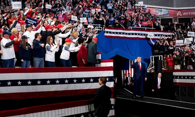 Tổng thống Donald Trump tại buổi vận động tranh cử ở Charlotte, bang Bắc Carolina, hôm 2/3. Ảnh:NYTimes.