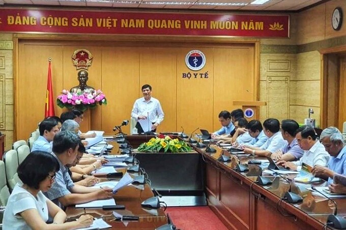 Ông Nguyễn Thanh Long chủ trì cuộc họp về phòng, chống bệnh bạch hầu, chiều 7/7. Ảnh: V.T
