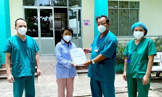 Bệnh nhân 783 được công bố khỏi bệnh tại Bệnh viện Phổi Đà Nẵng, ngày 15/8. Ảnh: Bộ Y tế.